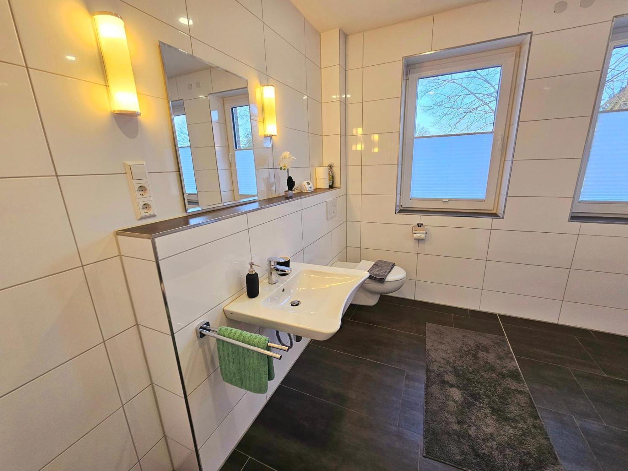 Exklusive Ferienwohnung In Lingen Holthausen 2Zim, 2Badez,Kueche,Balkon,Waschmaschine Eksteriør billede